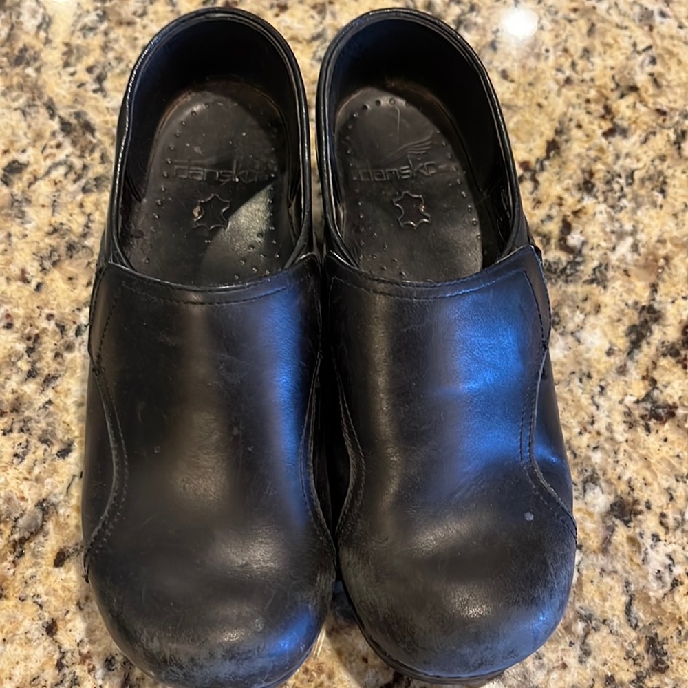 Dansko size 6 black clogs